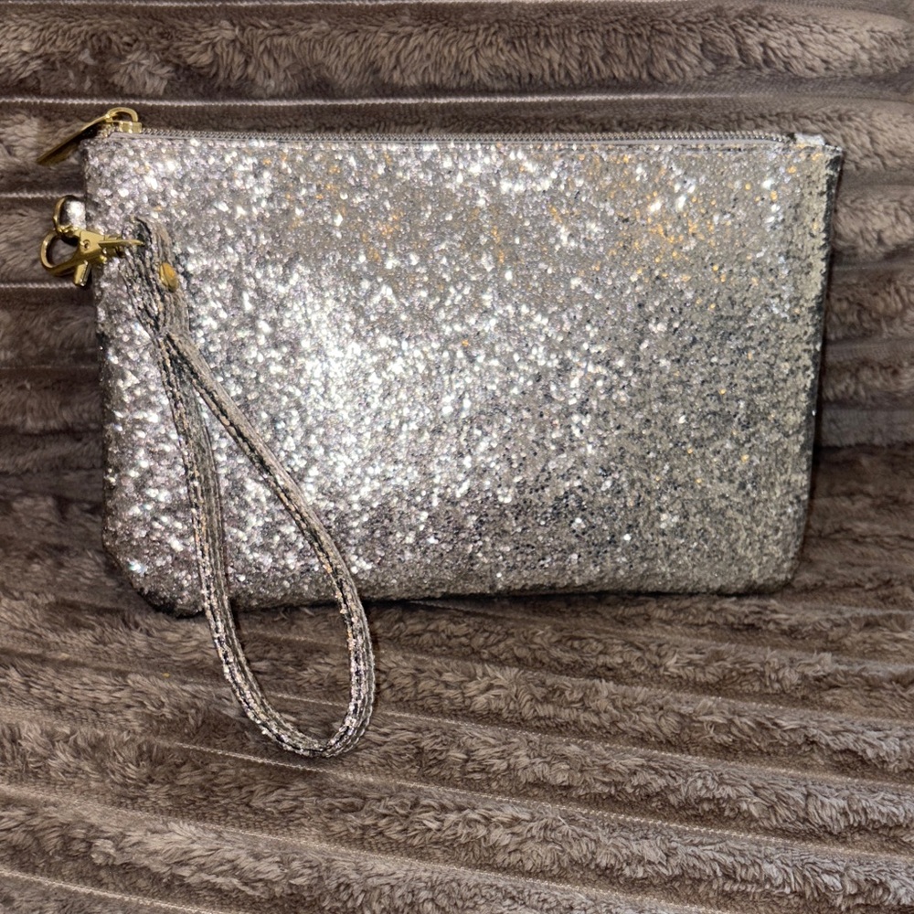 Like new Glitter Handbag with Built-In Dual Charging Ports IPhone & Other Device